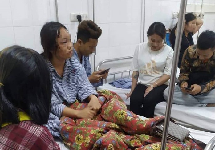 Bị 10 nữ sinh đánh hội đồng, 2 học sinh Quảng Ninh nhập viện - Ảnh 1.