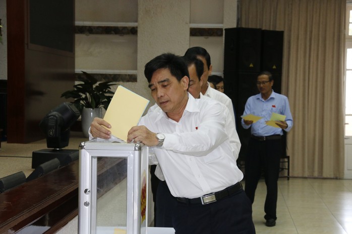 Ông Lê Văn Dũng được bầu giữ chức Phó Bí thư Thường trực Tỉnh ủy Quảng Nam - Ảnh 1.