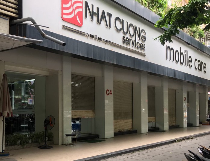 Động thái ở các cửa hàng của Nhật Cường Mobile sau khi bị khám xét - Ảnh 4.