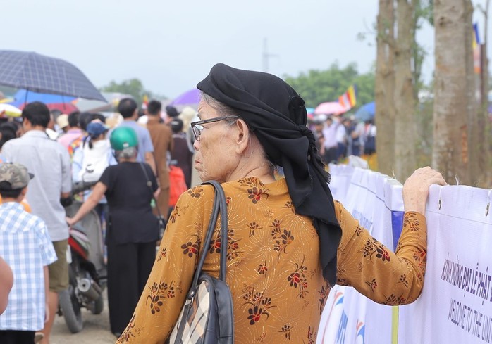 Hàng vạn người đổ về chùa Tam Chúc mừng đại lễ Phật đản Vesak 2019 - Ảnh 12.