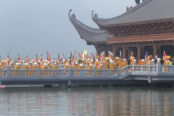 Hàng vạn người đổ về chùa Tam Chúc mừng đại lễ Phật đản Vesak 2019 - Ảnh 15.