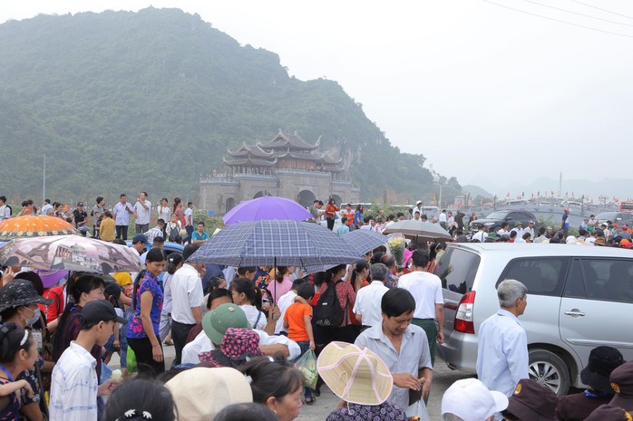 Hàng vạn người đổ về chùa Tam Chúc mừng đại lễ Phật đản Vesak 2019 - Ảnh 1.