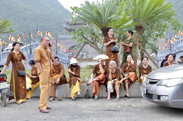 Hàng vạn người đổ về chùa Tam Chúc mừng đại lễ Phật đản Vesak 2019 - Ảnh 9.