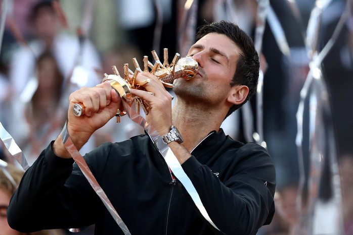 Vô địch Madrid Open 2019, Djokovic san bằng kỷ lục Rafael Nadal - Ảnh 6.