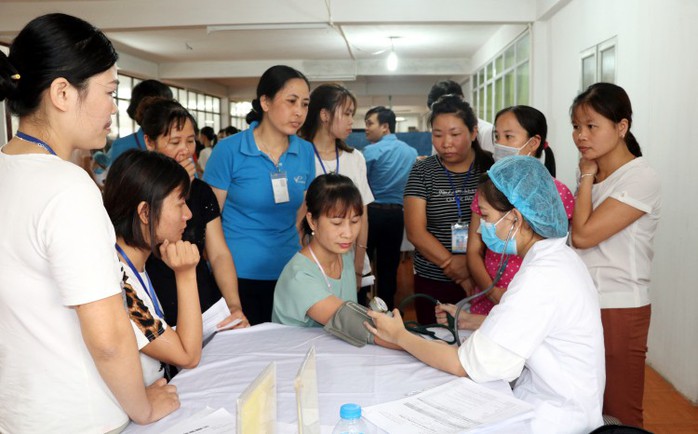 Nam Định: Khám sức khỏe miễn phí cho công nhân - Ảnh 1.