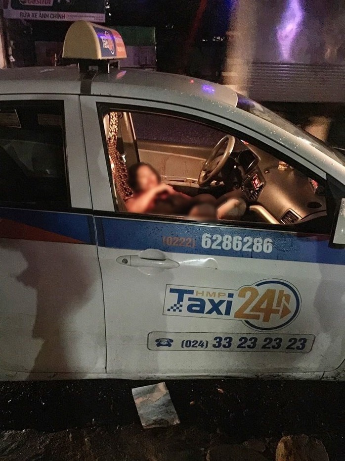 Nữ tài xế taxi bị người đàn ông đâm gục trên ghế lái - Ảnh 1.