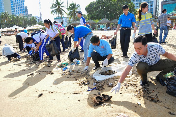 Lo ngại thủy sản cạn kiệt - Ảnh 1.