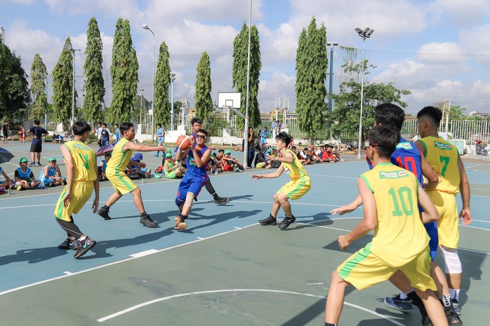 156 đội bóng rổ thi tài ở khai mạc Festival trường học TP HCM - Ảnh 3.