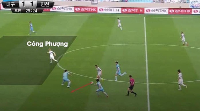 Văn Toàn xuất sắc cứu thua HAGL, Công Phượng chìm sâu cùng Incheon United - Ảnh 1.