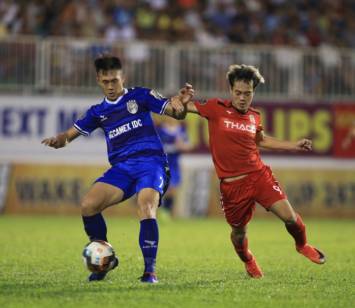 Văn Toàn xuất sắc cứu thua HAGL, Công Phượng chìm sâu cùng Incheon United - Ảnh 2.