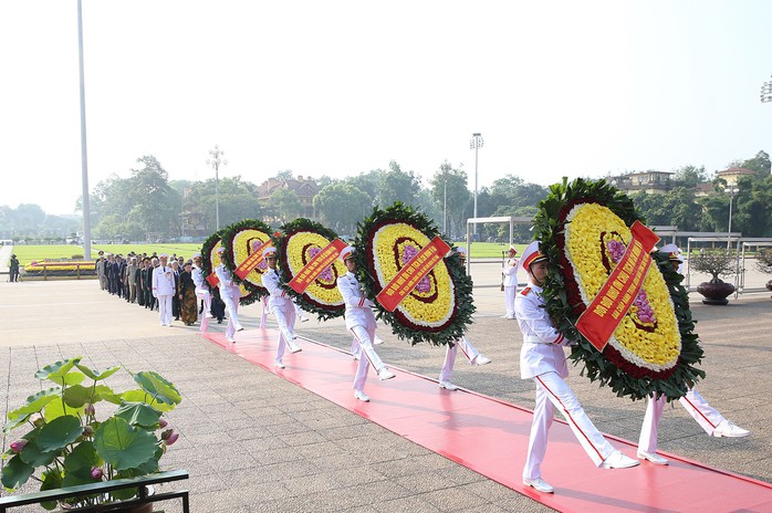 Lãnh đạo Đảng, Nhà nước vào Lăng viếng Chủ tịch Hồ Chí Minh - Ảnh 6.