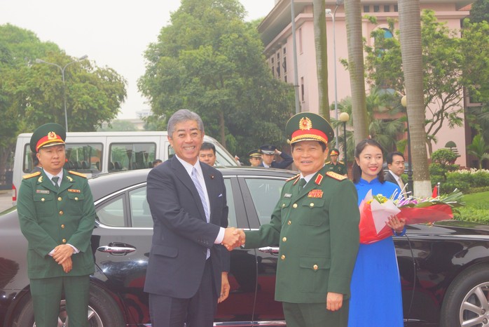 Bộ trưởng Quốc phòng Nhật Bản thăm chính thức Việt Nam - Ảnh 1.
