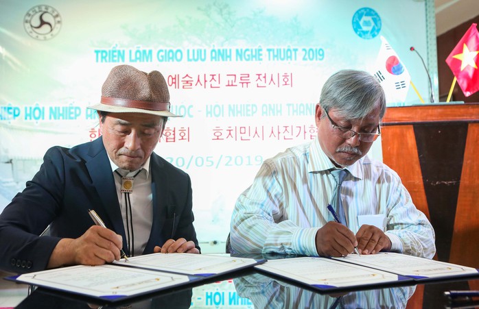 Khai mạc triển lãm giao lưu ảnh nghệ thuật Việt - Hàn - Ảnh 1.