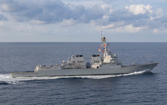 Tàu khu trục Mỹ đến gần bãi cạn do Trung Quốc chiếm đóng ở biển Đông - Ảnh 1.