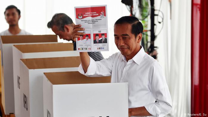 Indonesia: Tổng thống Joko Widodo tái đắc cử, đối thủ dọa châm ngòi biểu tình - Ảnh 1.