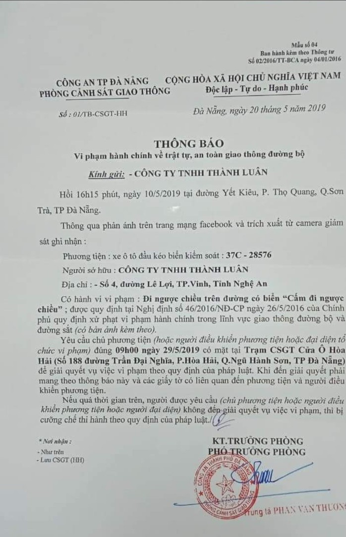 Xử phạt xe đầu kéo ngang nhiên chạy ngược chiều trên đường có biển cấm - Ảnh 2.