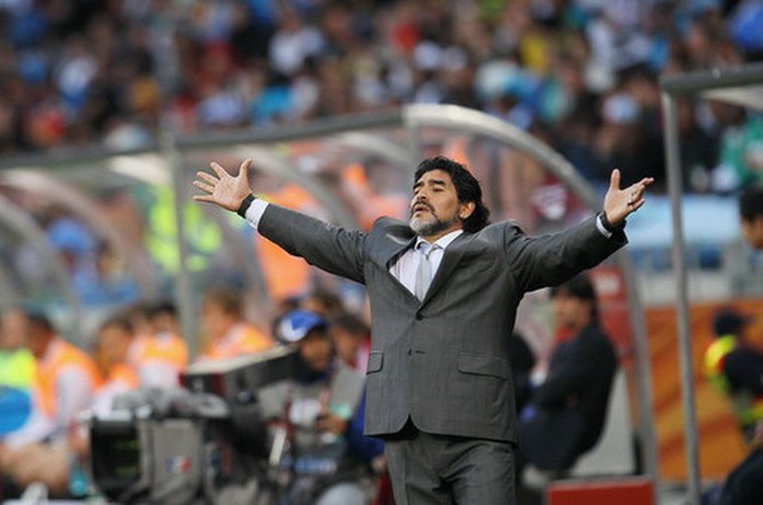 Bạn gái tố nợ, Maradona bị bắt ở sân bay Mexico - Ảnh 3.