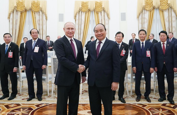 Thủ tướng Nguyễn Xuân Phúc hội kiến Tổng thống Nga Putin - Ảnh 1.