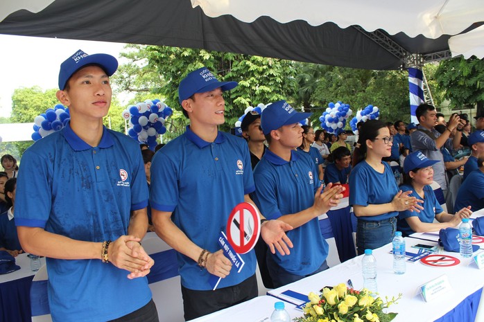 Nhiều cầu thủ đội tuyển bóng đá Việt Nam kêu gọi mọi người bỏ thuốc lá - Ảnh 2.