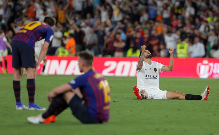 Đá bay Barcelona, Valencia nghẹt thở đoạt Cúp Nhà vua - Ảnh 8.