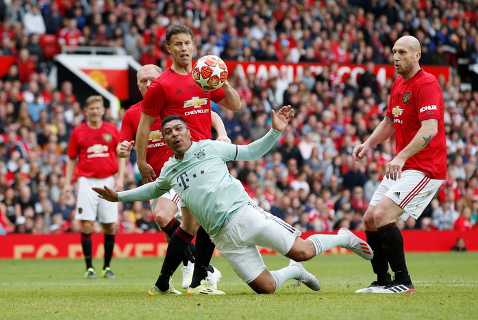 Ferguson tái xuất, Man United đè bẹp Bayern Munich ở Old Trafford - Ảnh 12.