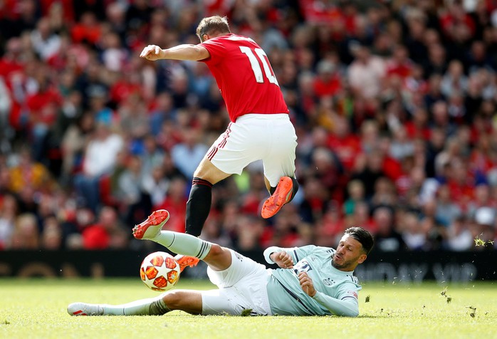 Ferguson tái xuất, Man United đè bẹp Bayern Munich ở Old Trafford - Ảnh 10.