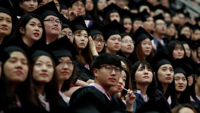Bị gây khó, học sinh Trung Quốc không chọn du học Mỹ - Ảnh 1.