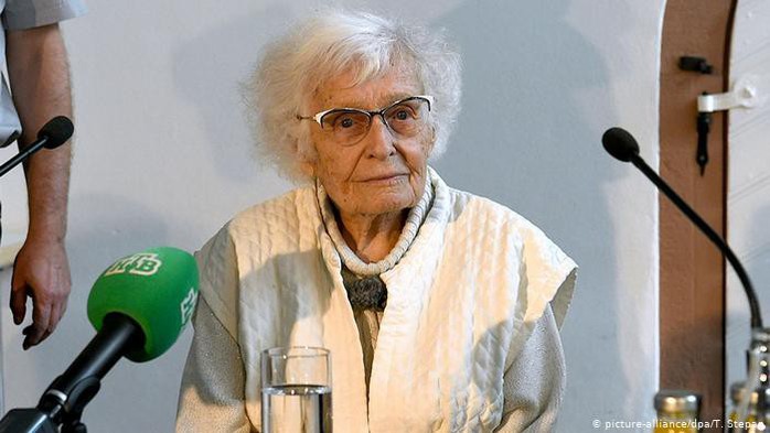 Cụ bà trăm tuổi đắc cử hội đồng thị trấn ở Đức - Ảnh 1.