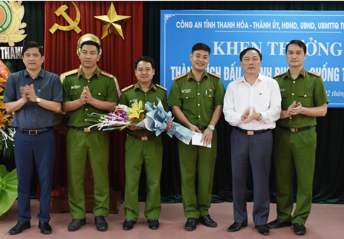 Liên tiếp phá nhiều chuyên án lớn, Công an TP Thanh Hóa nhận thưởng 320 triệu đồng - Ảnh 2.