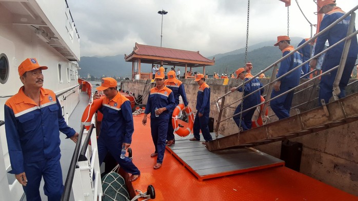 Vượt 200 hải lý cứu nạn kịp thời 52 ngư dân Quảng Nam gặp nạn trên biển - Ảnh 1.