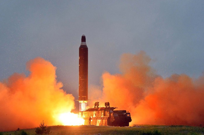 Triều Tiên lại phóng tên lửa - Ảnh 1.