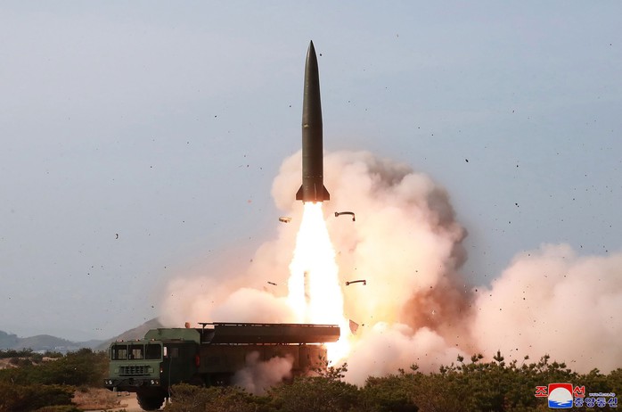 Triều Tiên thử tên lửa đạn đạo tầm ngắn - Ảnh 1.