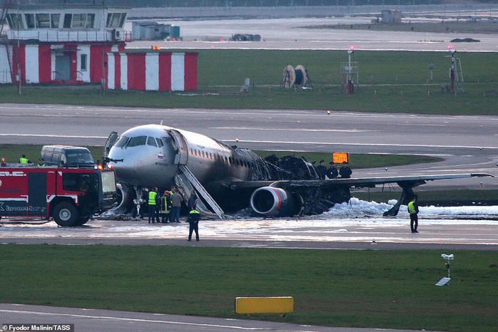 Vụ cháy máy bay Nga: Tiếp viên thiệt mạng vì cứu hành khách - Ảnh 3.