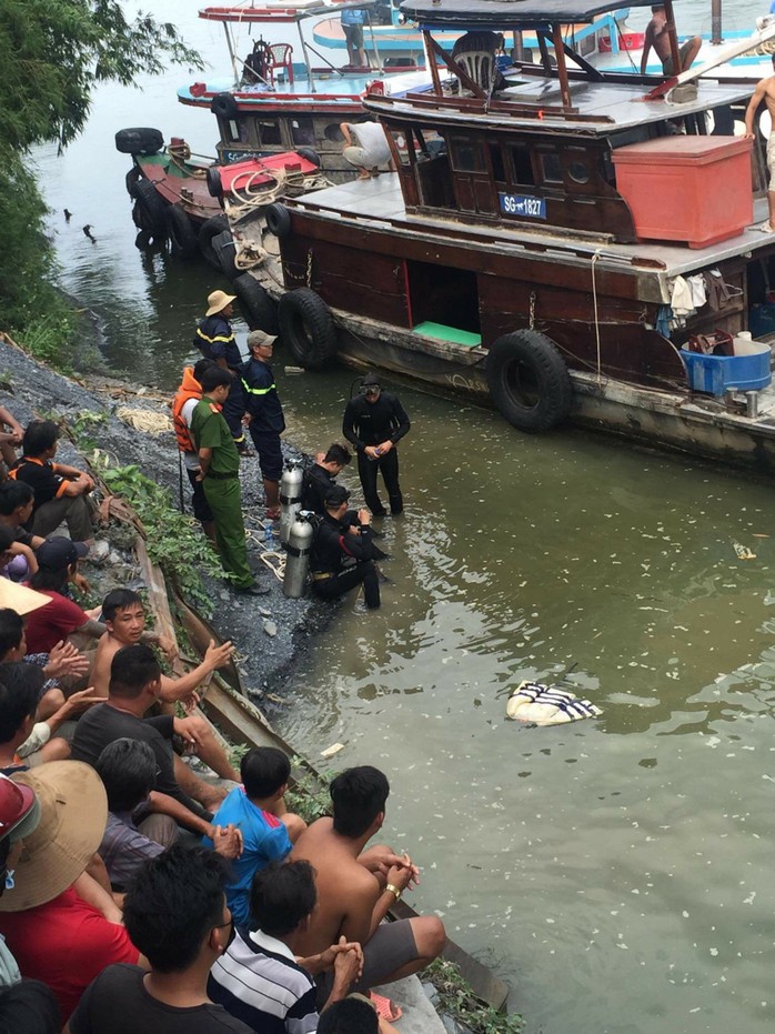 Người nhái tìm thấy 2 thi thể học sinh trên sông Đồng Nai - Ảnh 1.