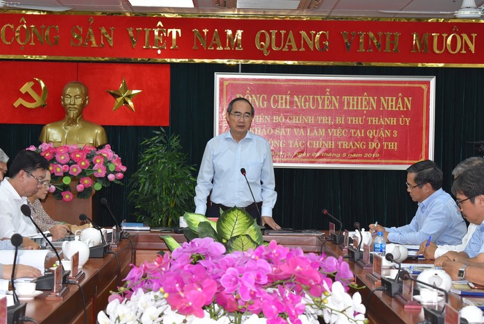 Bí thư Nguyễn Thiện Nhân khảo sát công tác chỉnh trang đô thị ở quận 3 - Ảnh 2.