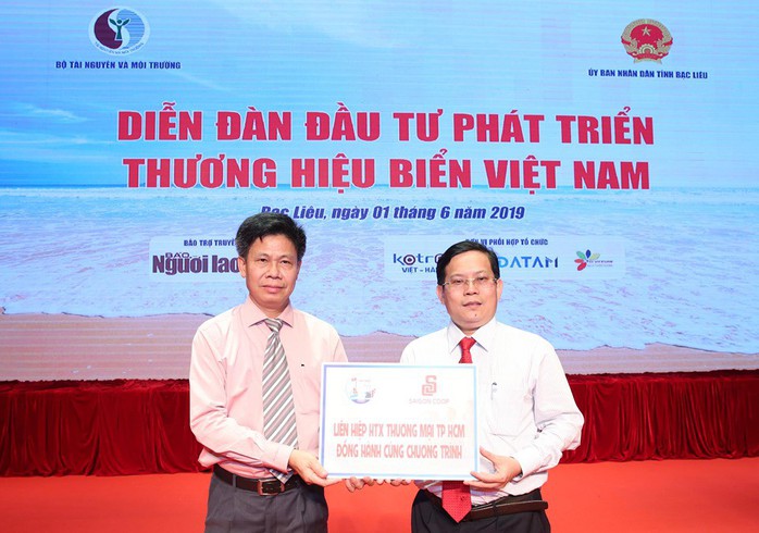 Phó Thủ tướng cùng khởi động chương trình “Một triệu lá cờ Tổ quốc cùng ngư dân bám biển” - Ảnh 10.