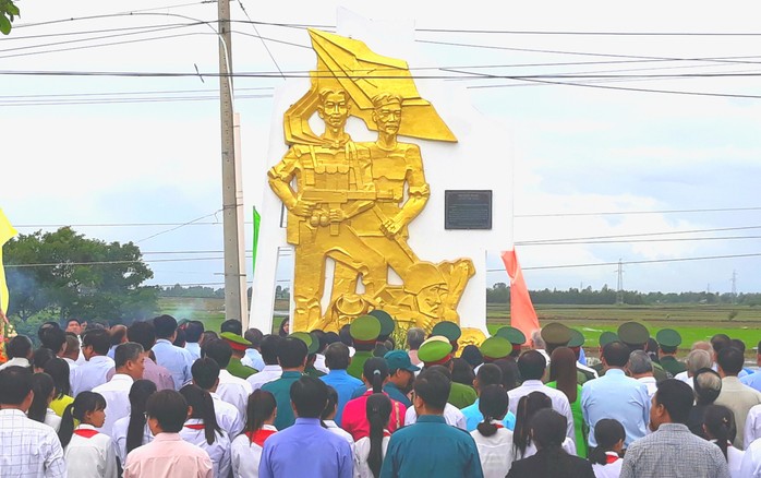 Dân vùng Tứ giác Long Xuyên tổ chức lễ giỗ cố Thủ tướng Võ Văn Kiệt - Ảnh 2.
