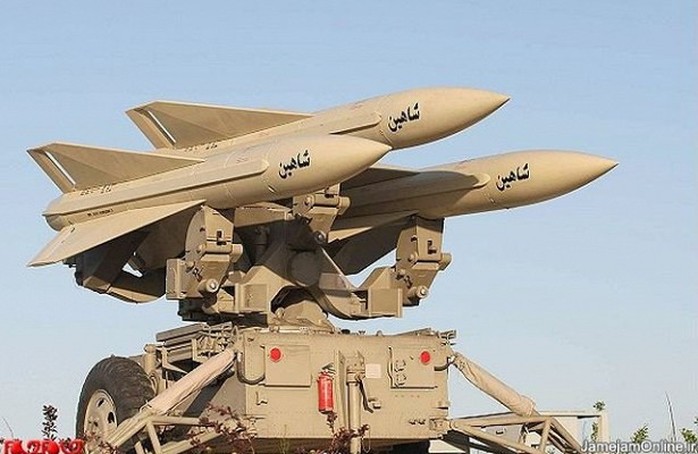 Iran trình làng tên lửa tự sản xuất - Ảnh 1.