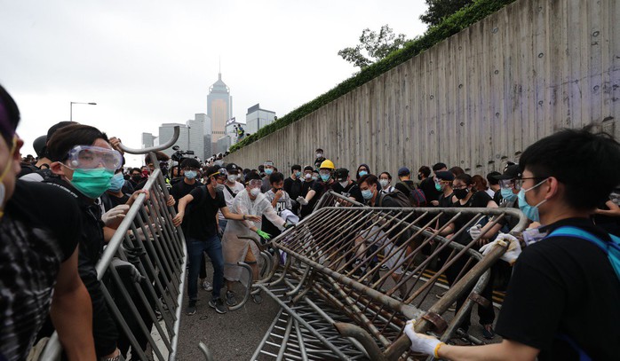Trung Quốc tố Mỹ can thiệp nội bộ, Hồng Kông biểu tình - Ảnh 3.