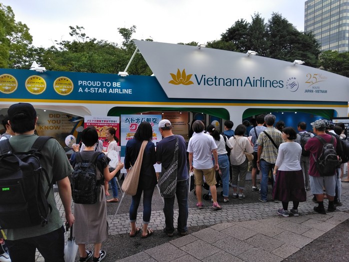 Khách Nhật xếp hàng dài tìm hiểu về sản phẩm du lịch Việt Nam - Ảnh 2.