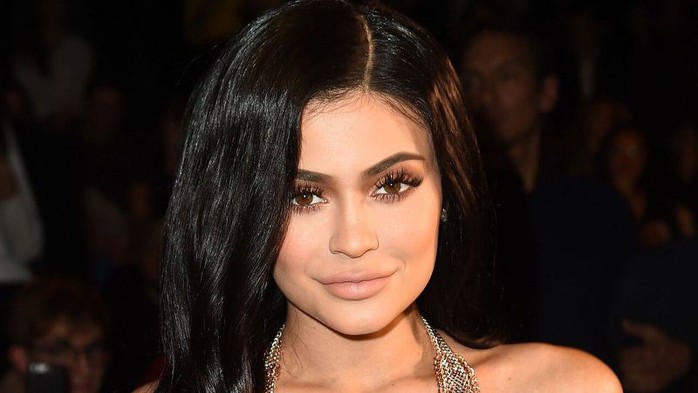Kylie Jenner nhận gạch đá vì làm tiệc cảm hứng phim 18+ - Ảnh 6.