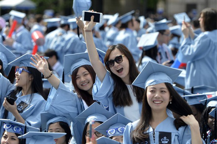 Sang như giới nhà giàu Trung Quốc, mua nhà gần trường cho con du học - Ảnh 1.