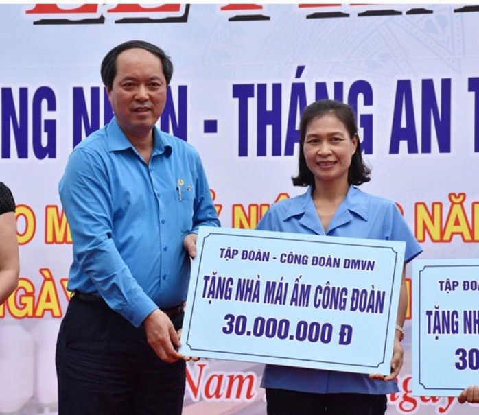 CÔNG ĐOÀN DỆT MAY VIỆT NAM: Hơn 3,6 tỉ đồng chăm lo cho công nhân - Ảnh 1.