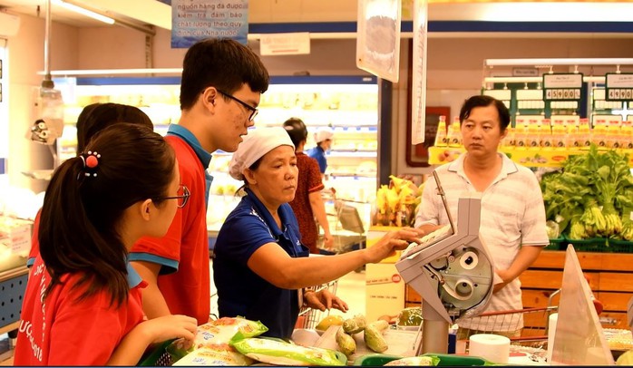 Gần 700 học sinh TP HCM trải nghiệm một ngày làm nhân viên siêu thị - Ảnh 3.