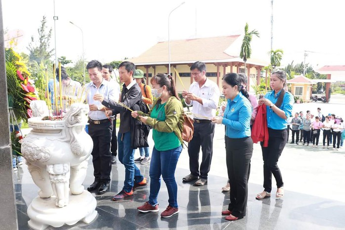 Tuyên dương điển hình học tập và làm theo Bác Hồ - Ảnh 1.