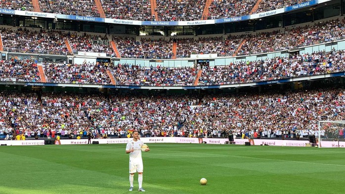 Bom tấn Hazard chào sân, 50.000 CĐV Real Madrid lên cơn sốt  - Ảnh 6.