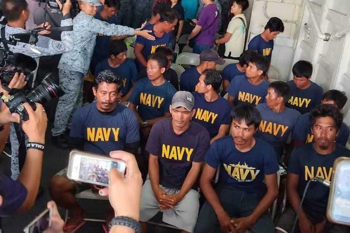 Phó TT Philippines yêu cầu đưa thủy thủ đoàn Trung Quốc ra xét xử - Ảnh 2.