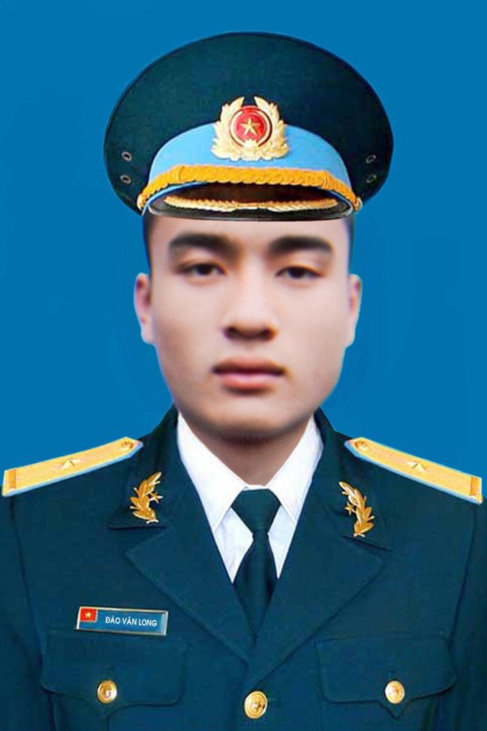 Phong, truy thăng quân hàm trước thời hạn với 2 phi công hy sinh ở Khánh Hòa - Ảnh 2.