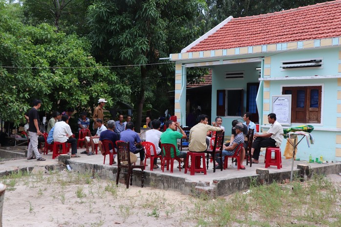 Vào tận nhà truy sát 3 cha con: Công an nói gì về việc gọi mà không đến? - Ảnh 2.