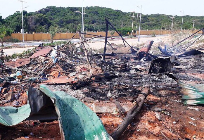 Cháy nổ lớn xăng dầu ở Cam Ranh, 2 người chết - Ảnh 1.
